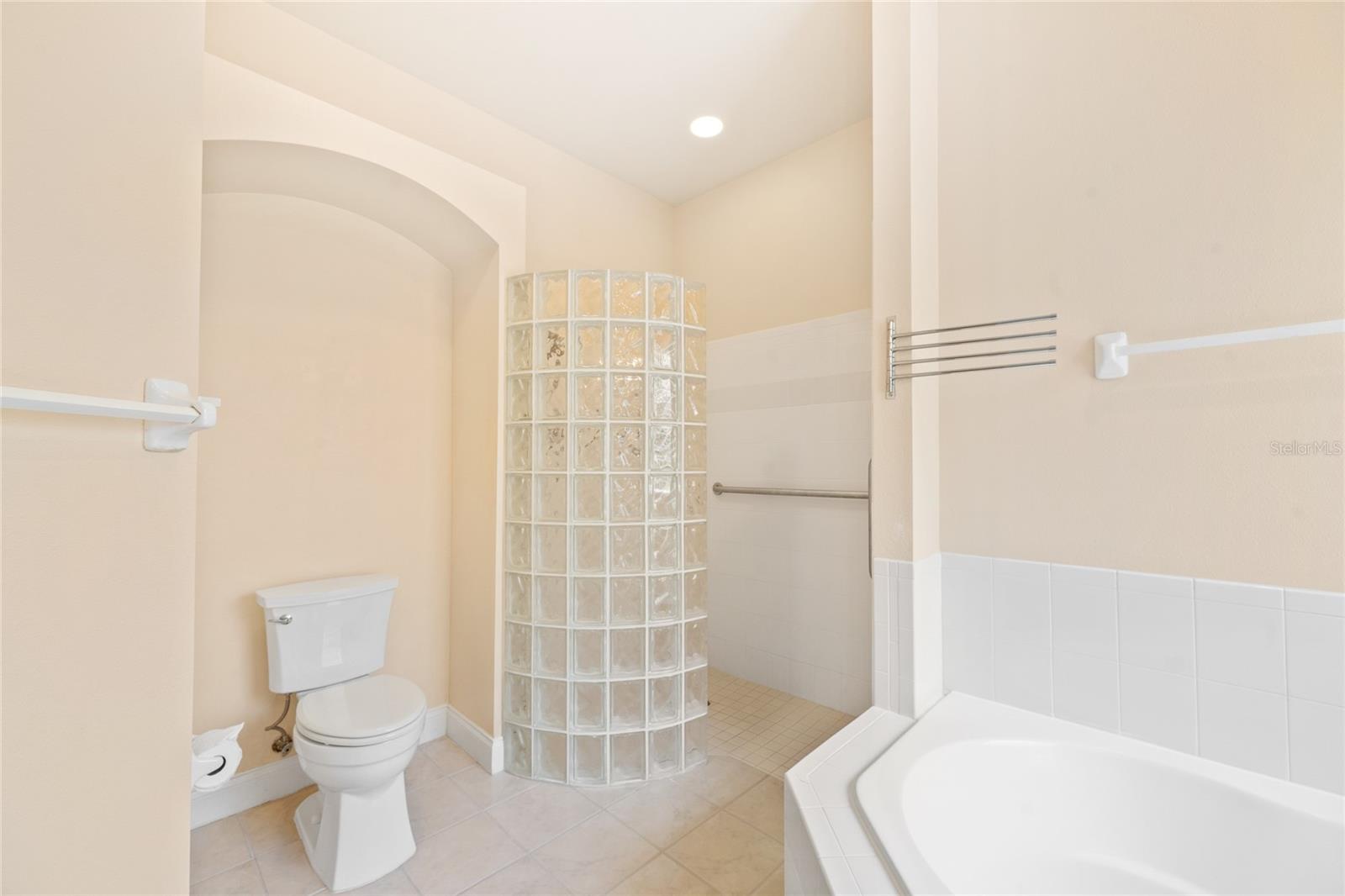 3 VILLAGE VIEW DR