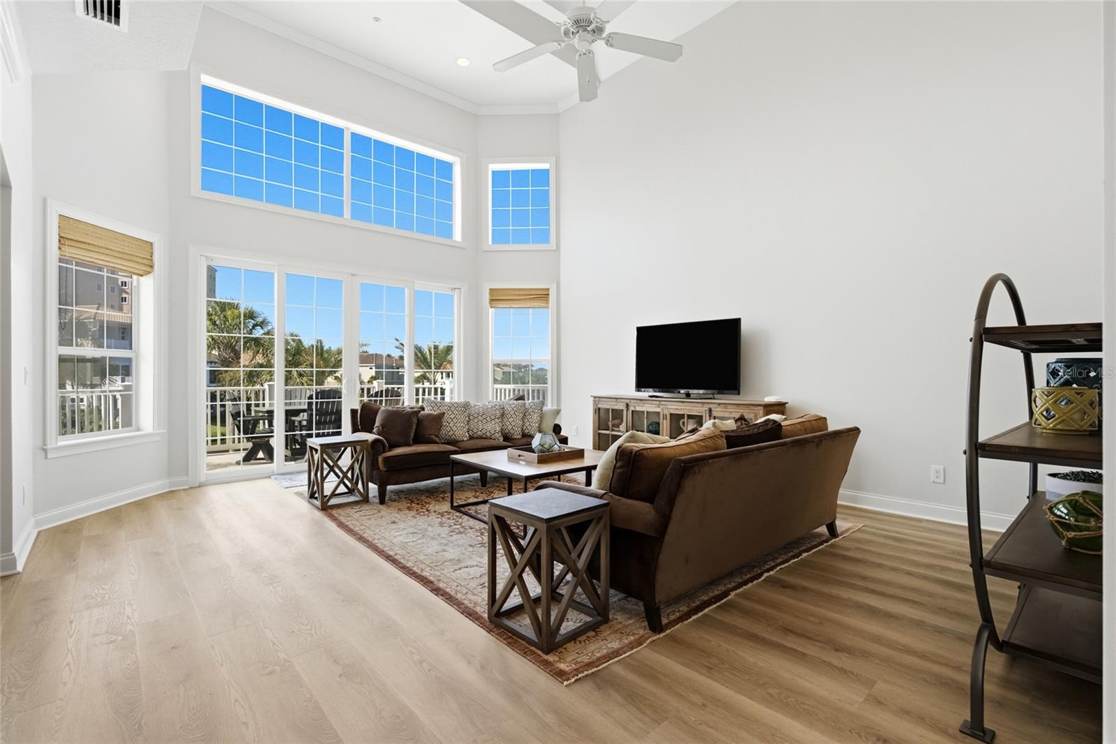 29 NORTHSHORE AVE