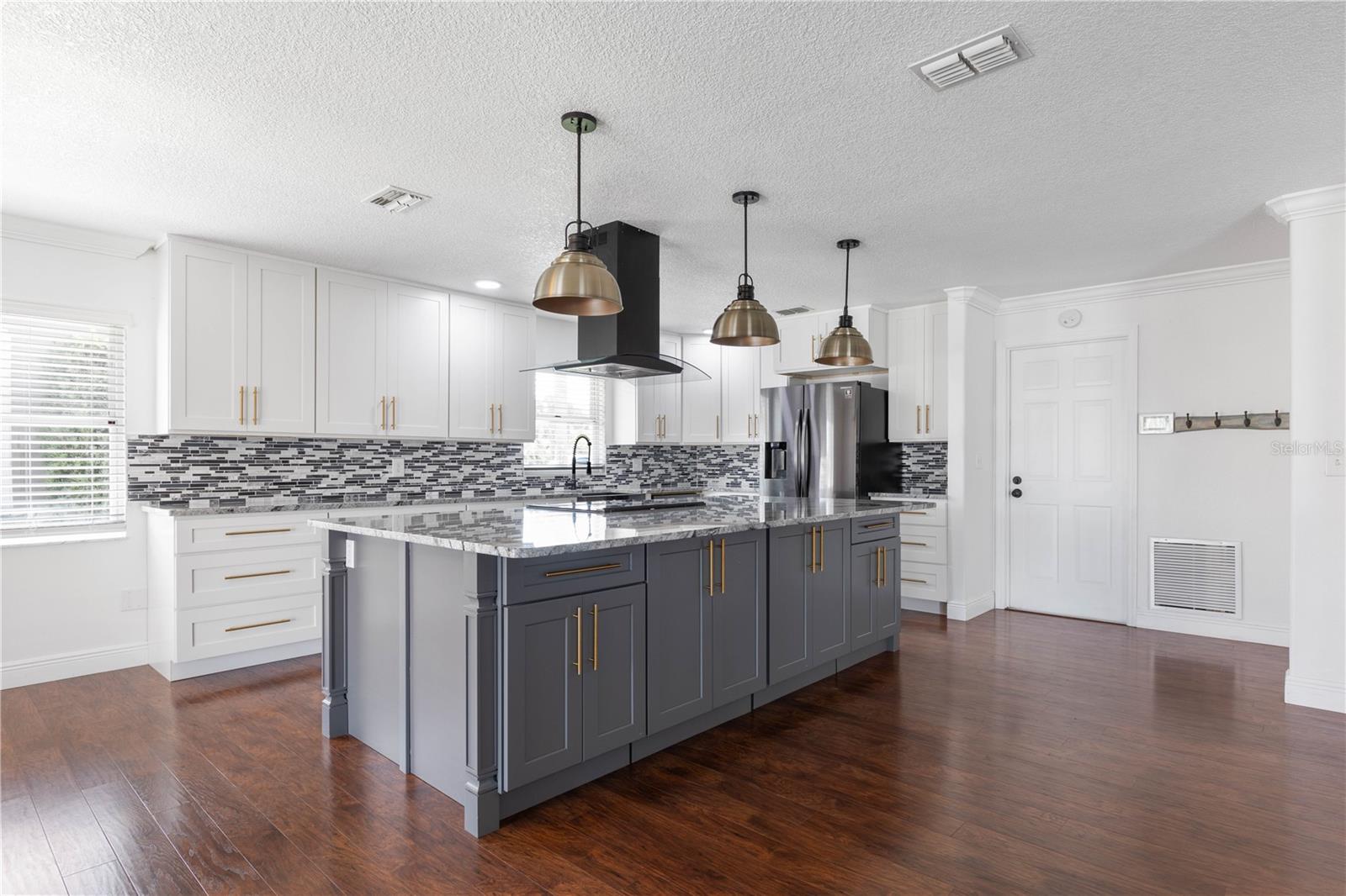 13 FLAMETREE CT