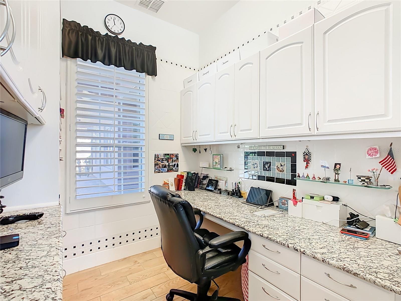 1155 N GLENDORA RD