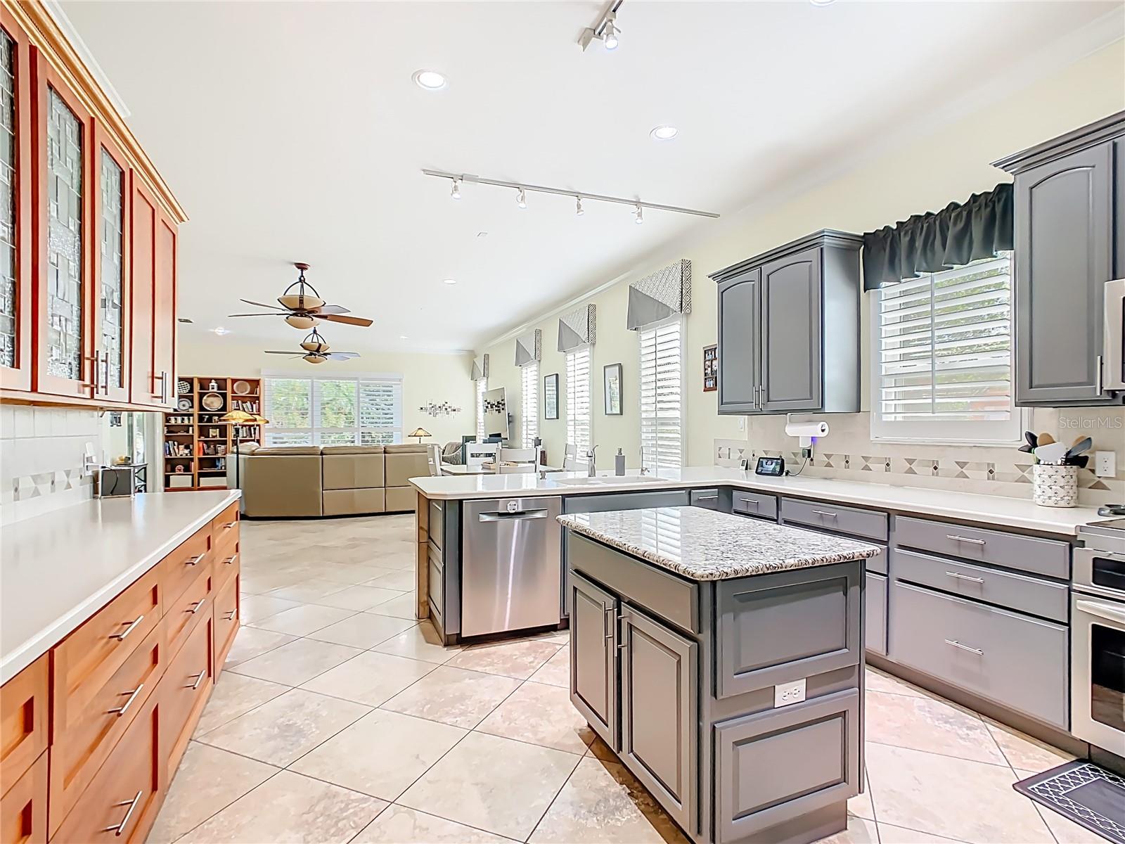 1155 N GLENDORA RD