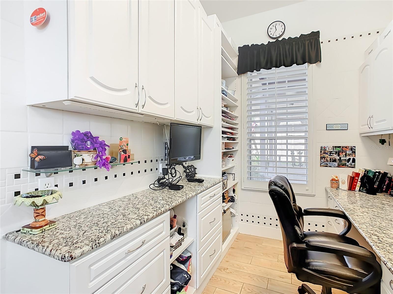 1155 N GLENDORA RD