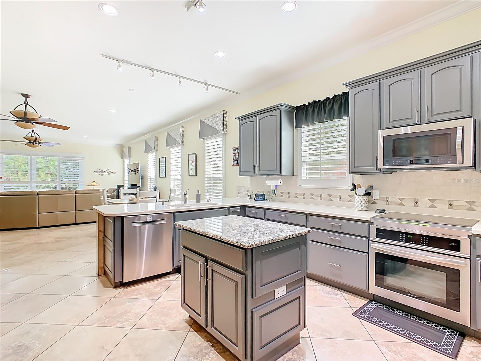 1155 N GLENDORA RD