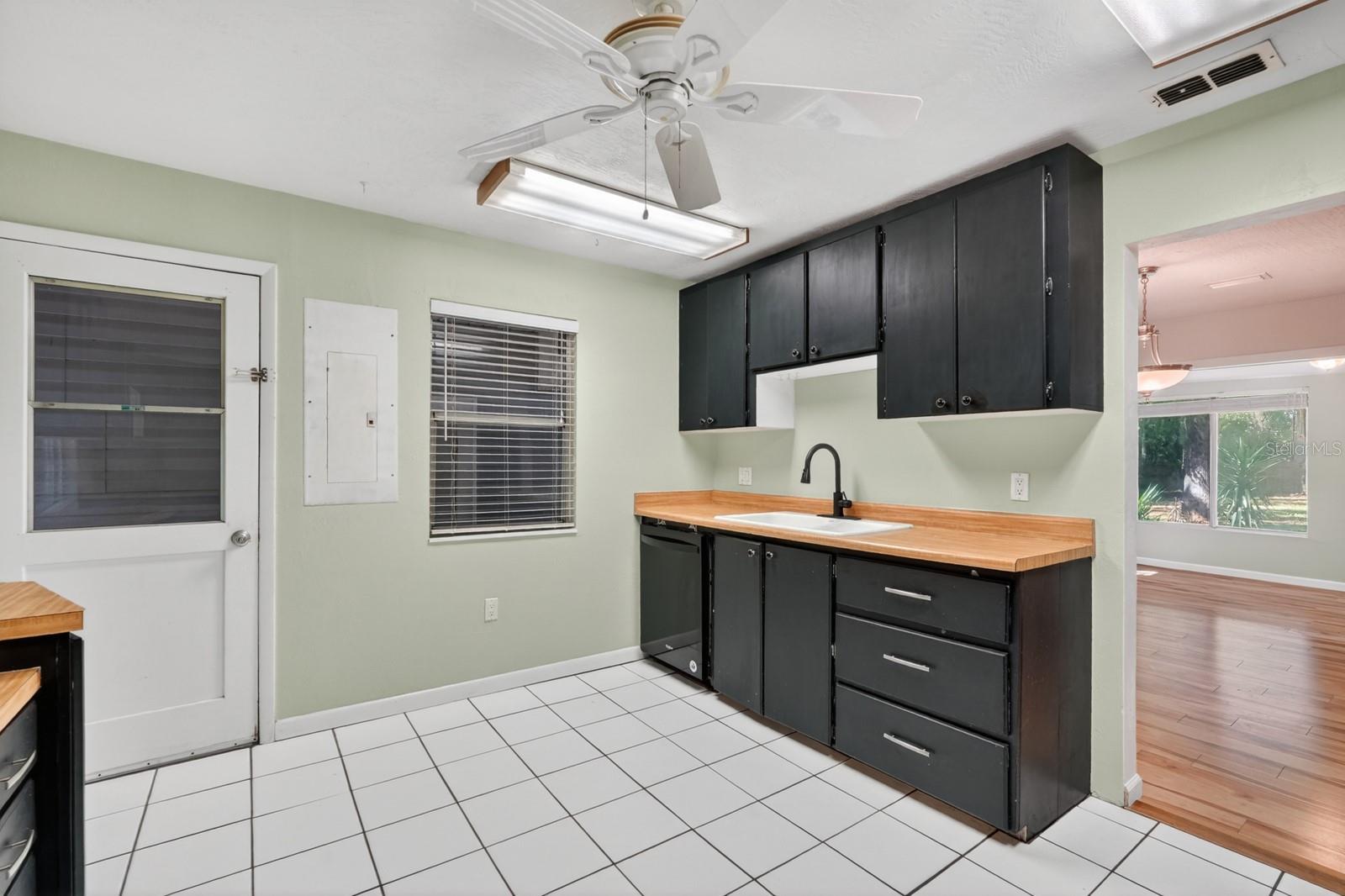 12 DAWSON DR