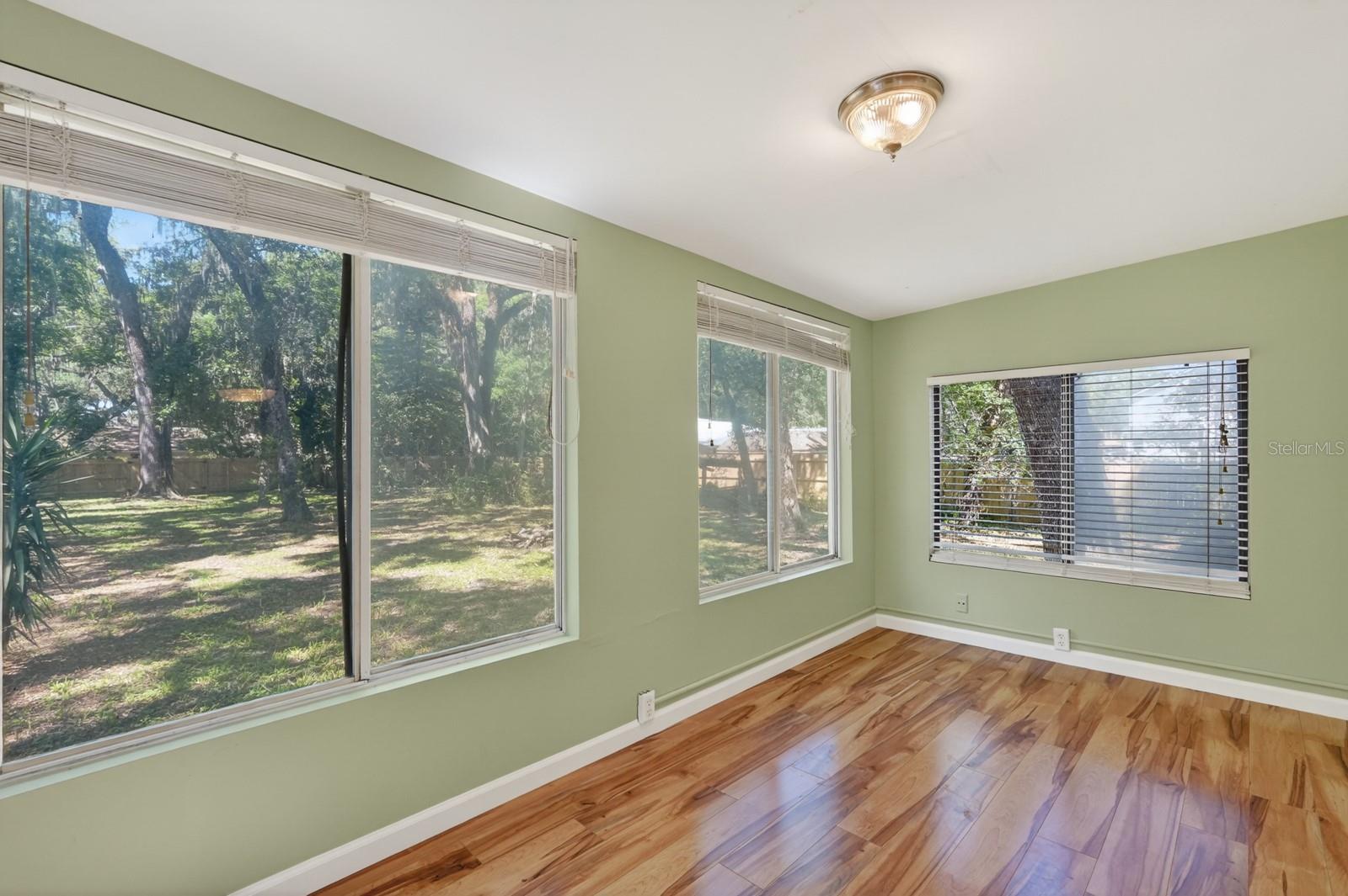 12 DAWSON DR