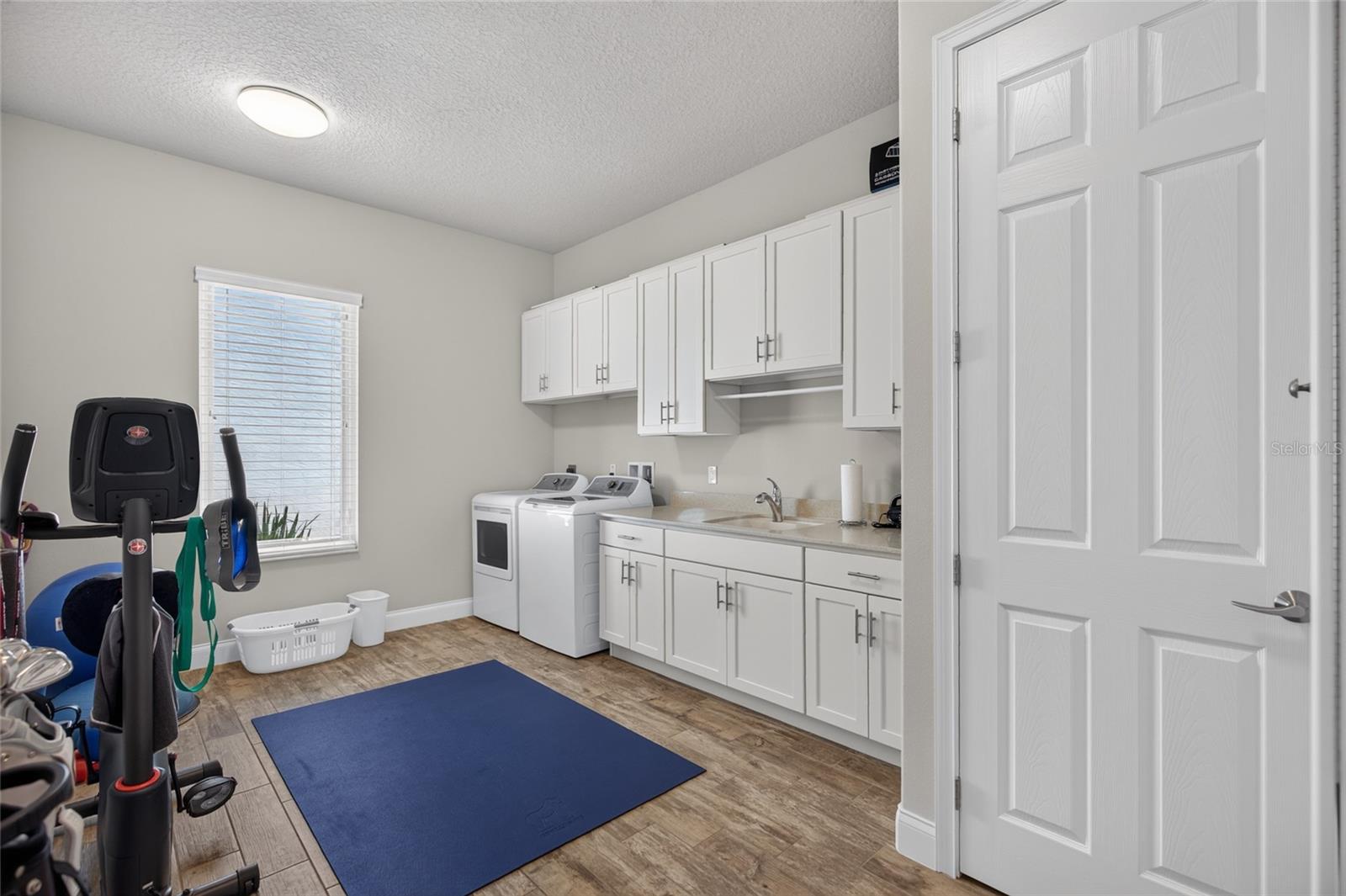 28 N WATERVIEW DR