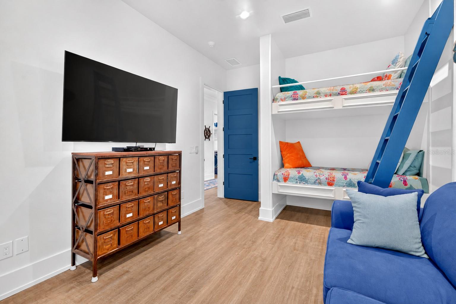 2574 S OCEAN SHORE BLVD