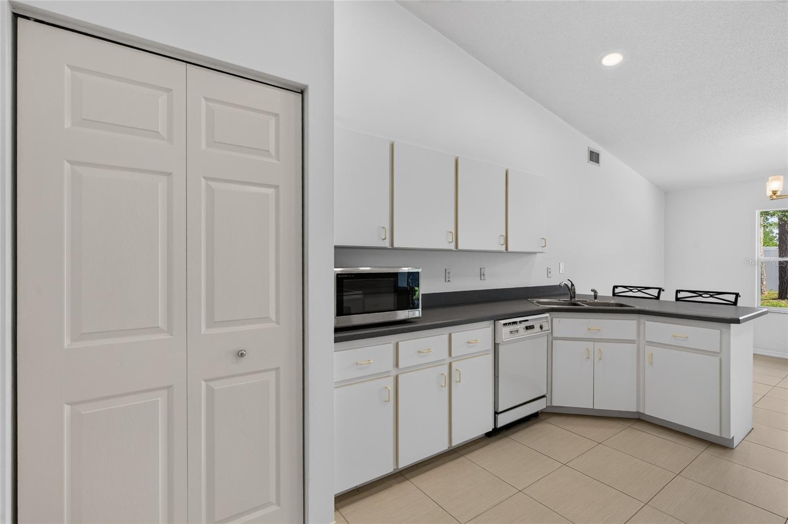 3 POINT PLEASANT DR