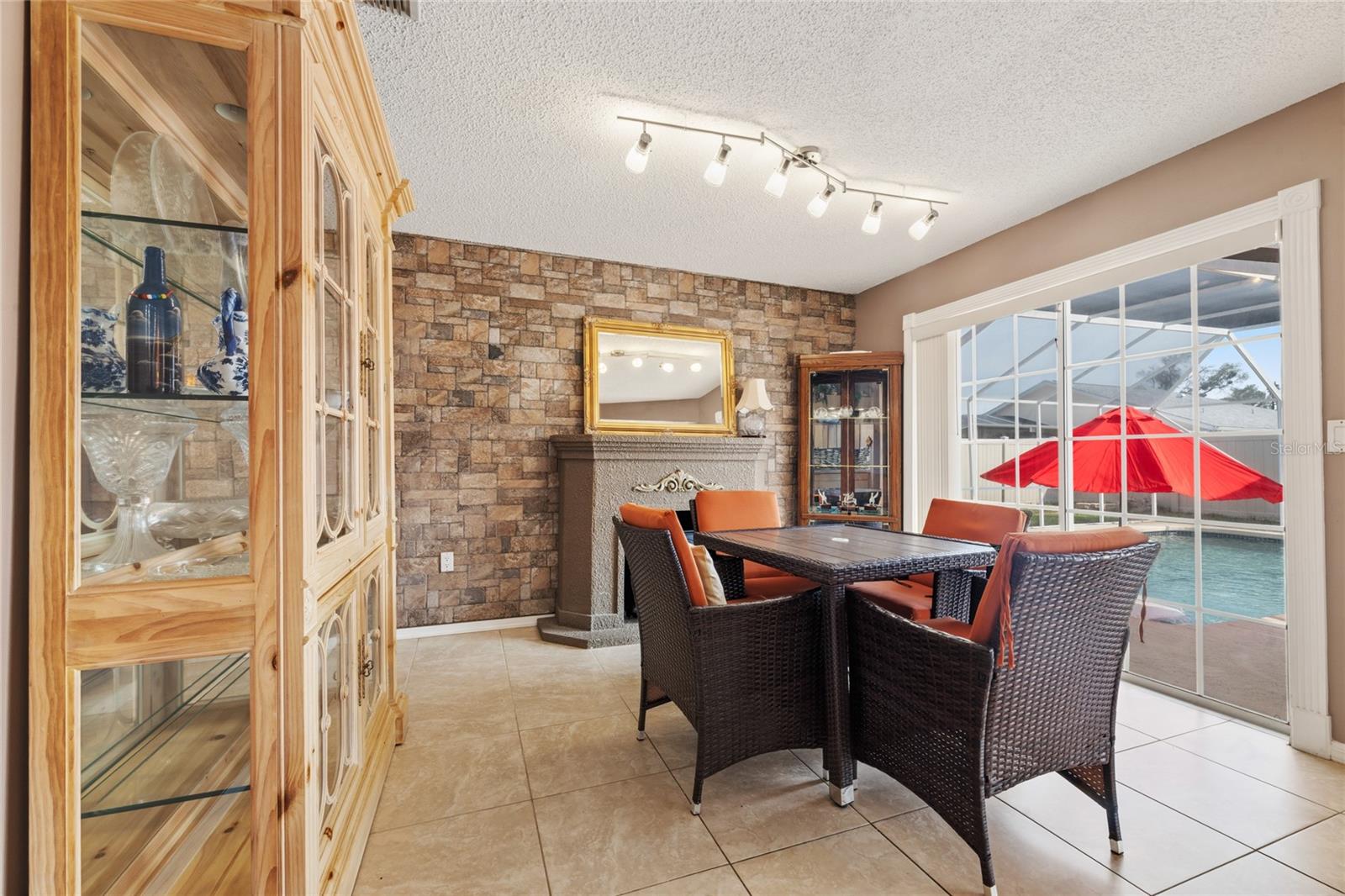 38 WESTMOUNT LN
