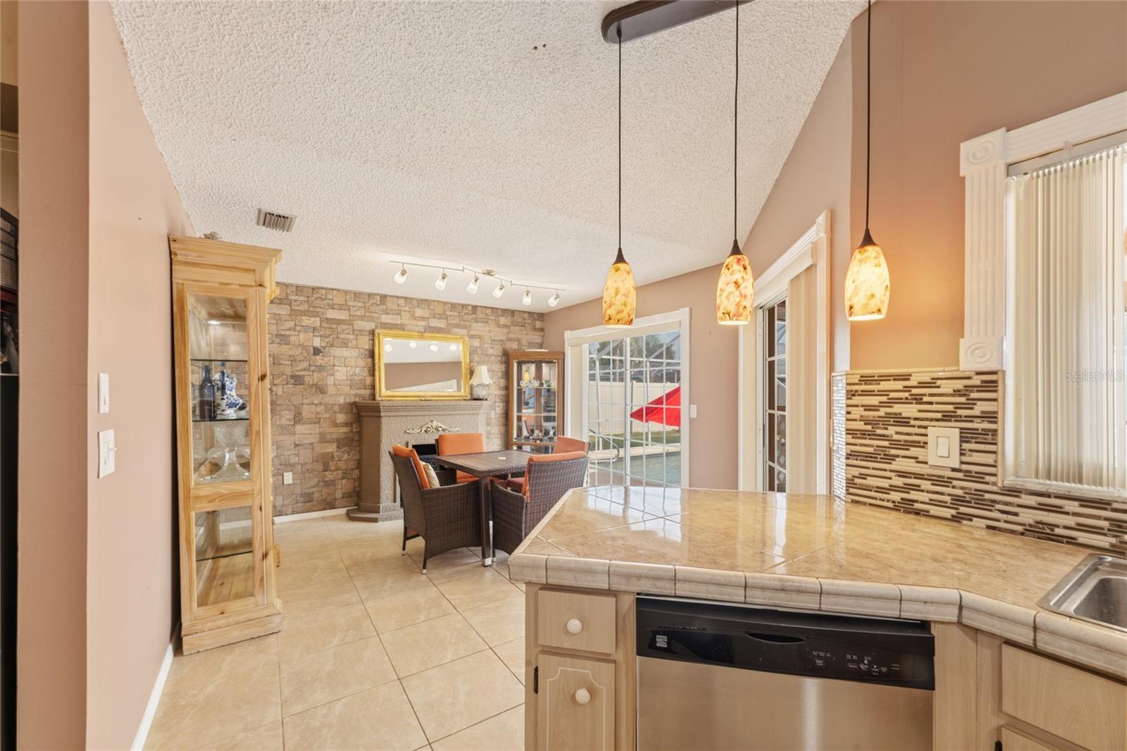 38 WESTMOUNT LN