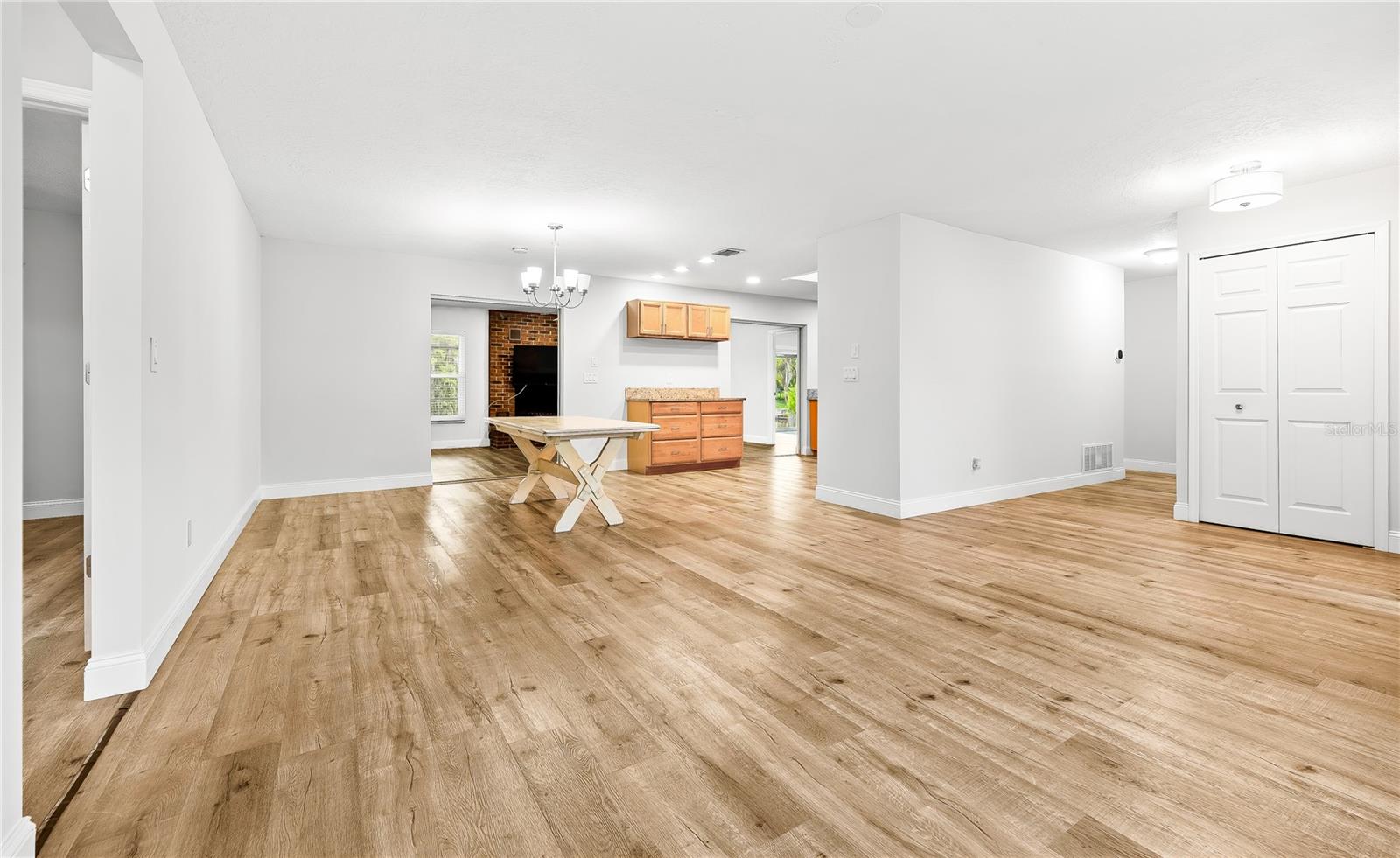 10 FELICIA CT