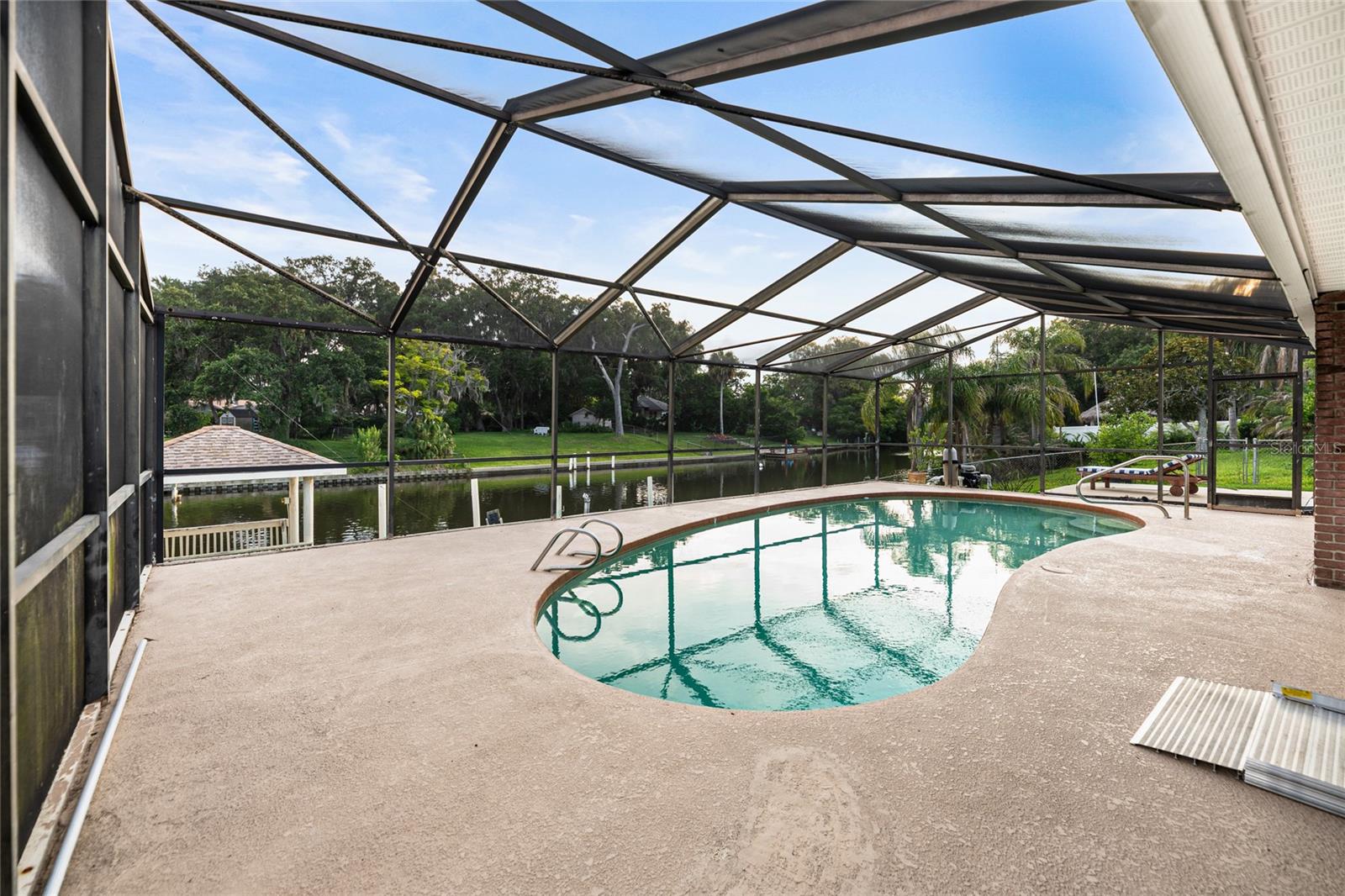 10 FELICIA CT