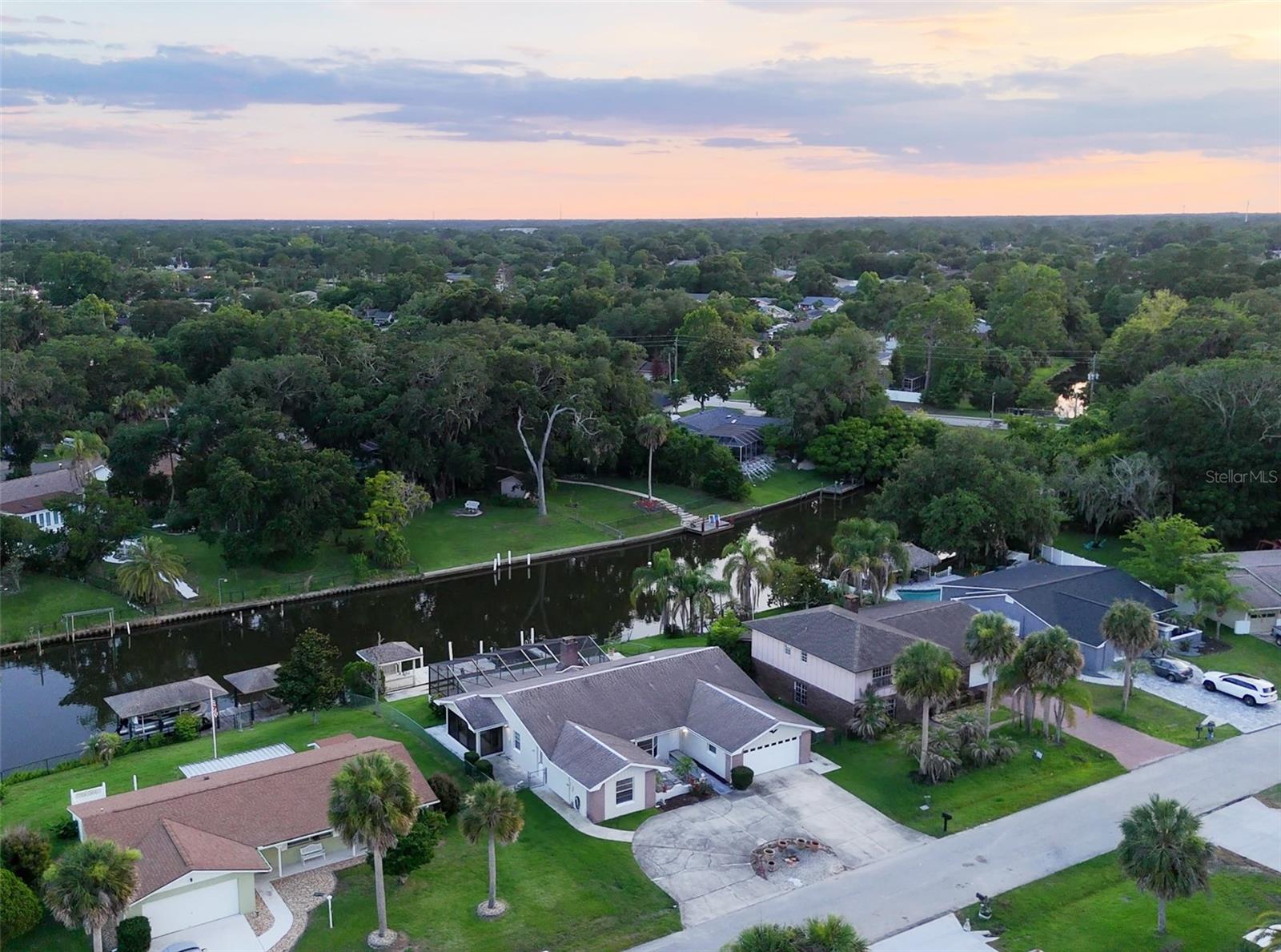 10 FELICIA CT