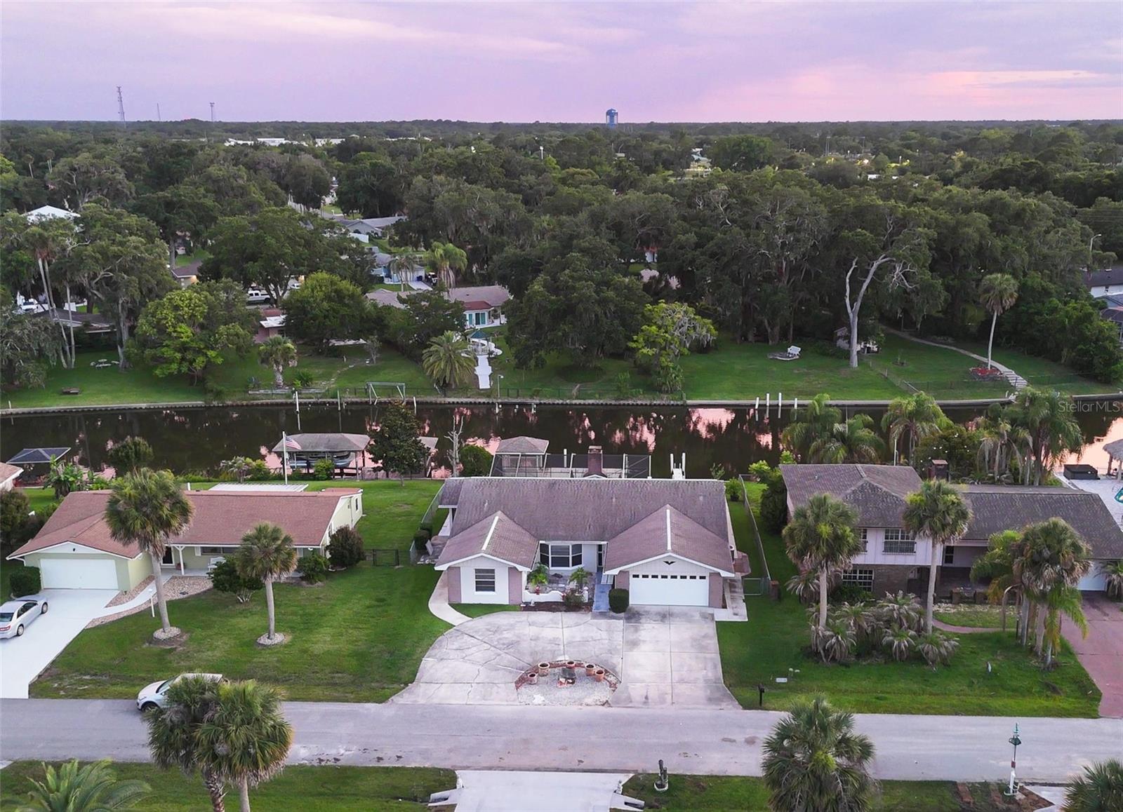 10 FELICIA CT