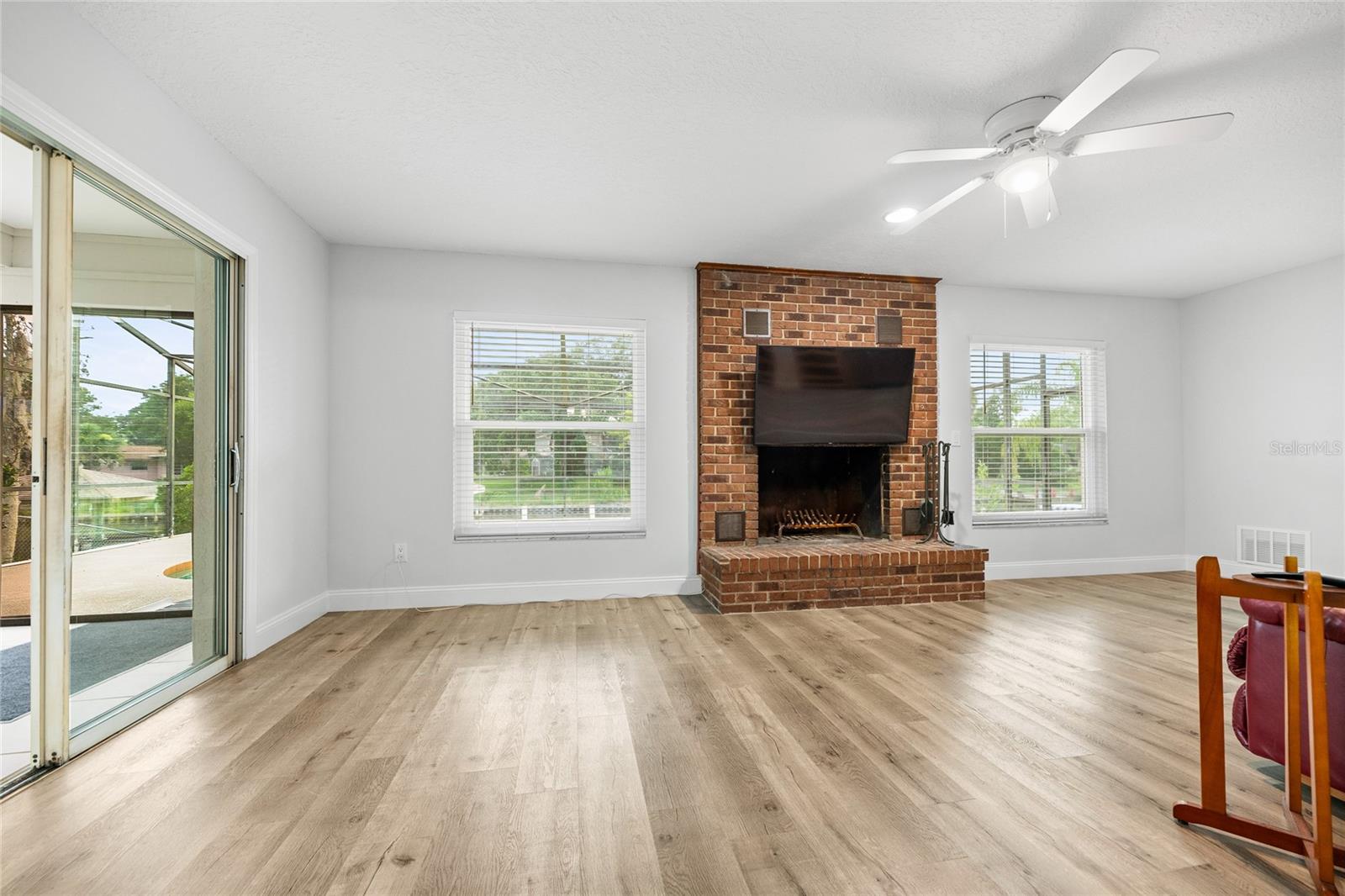 10 FELICIA CT