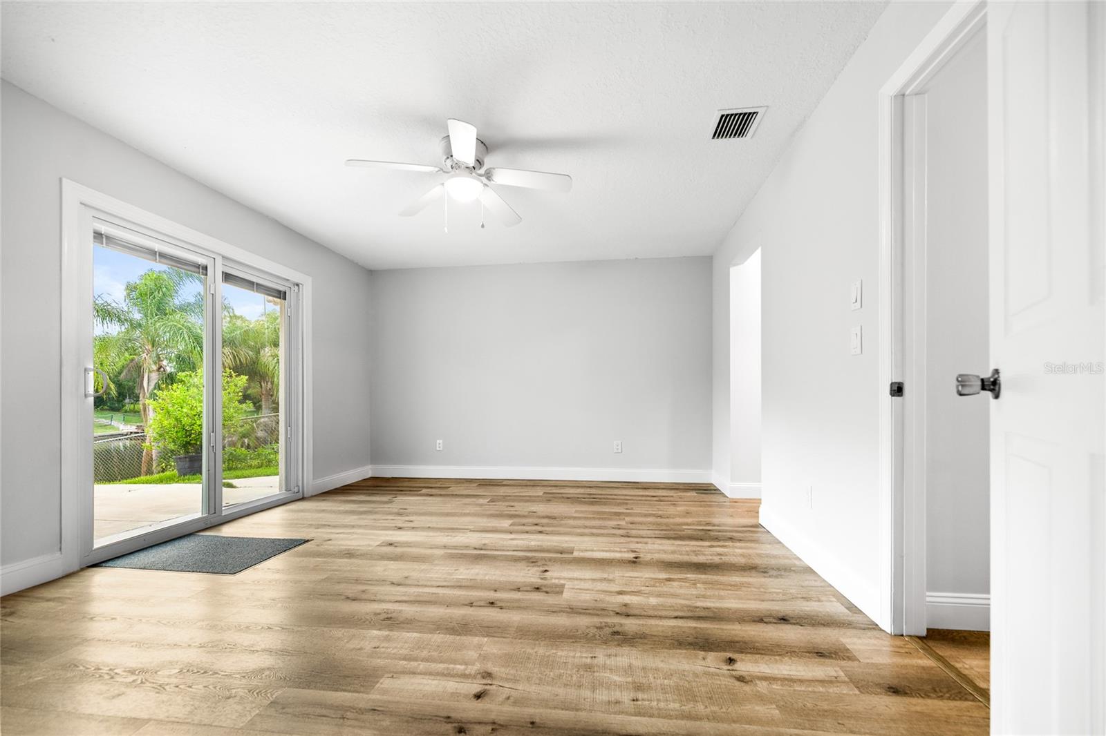10 FELICIA CT