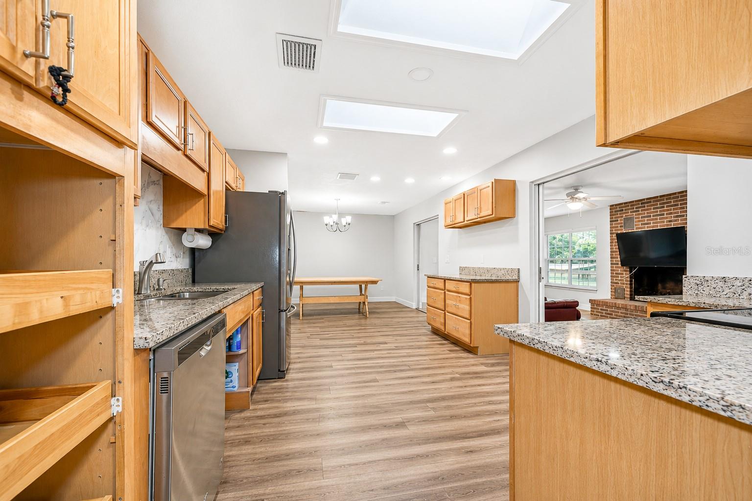 10 FELICIA CT