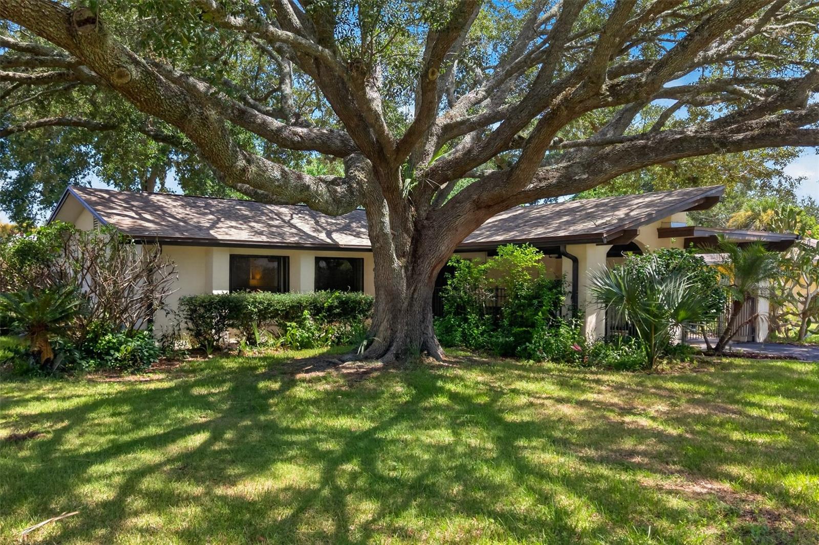 13 FAIRVIEW LN