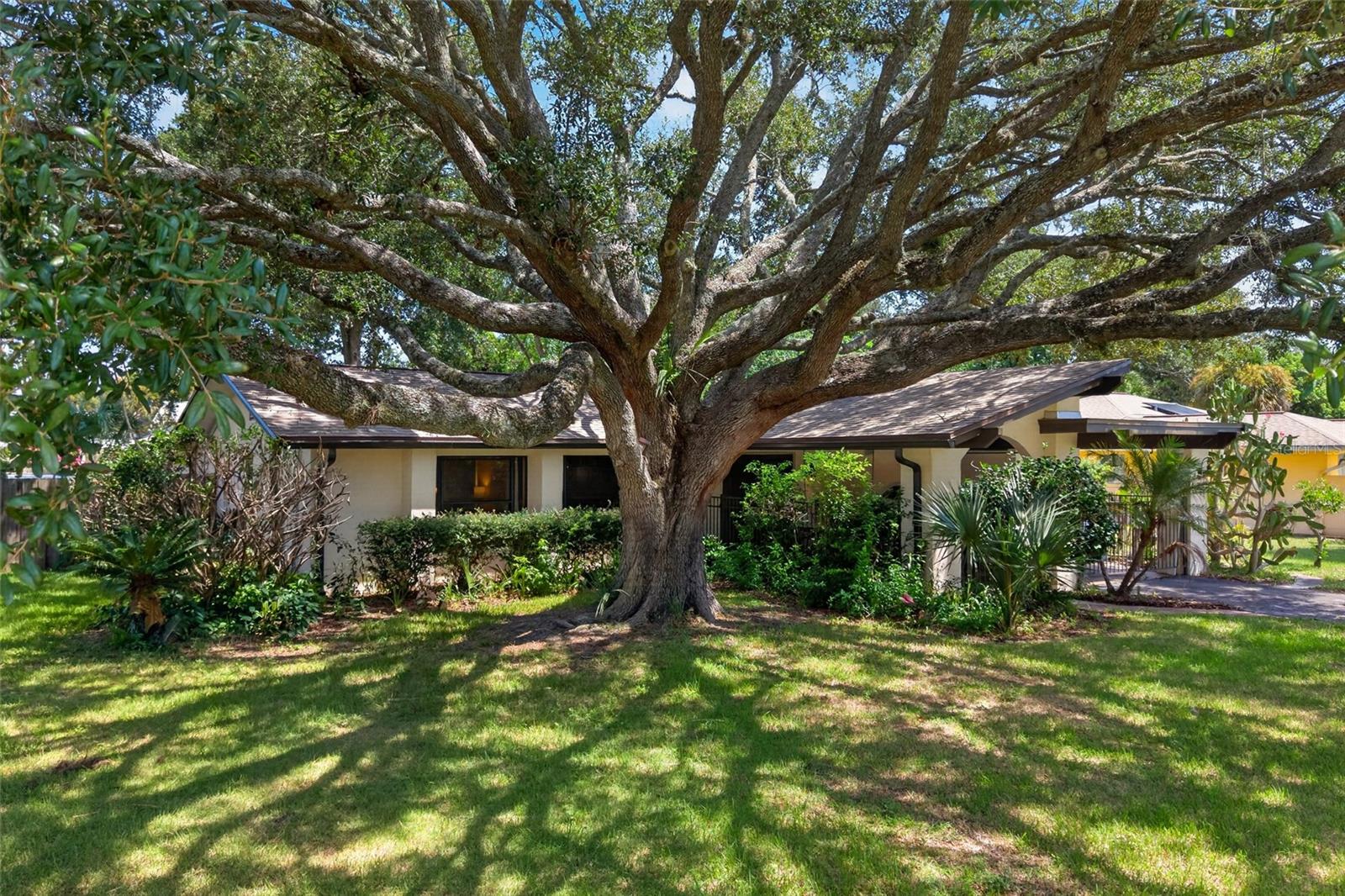13 FAIRVIEW LN