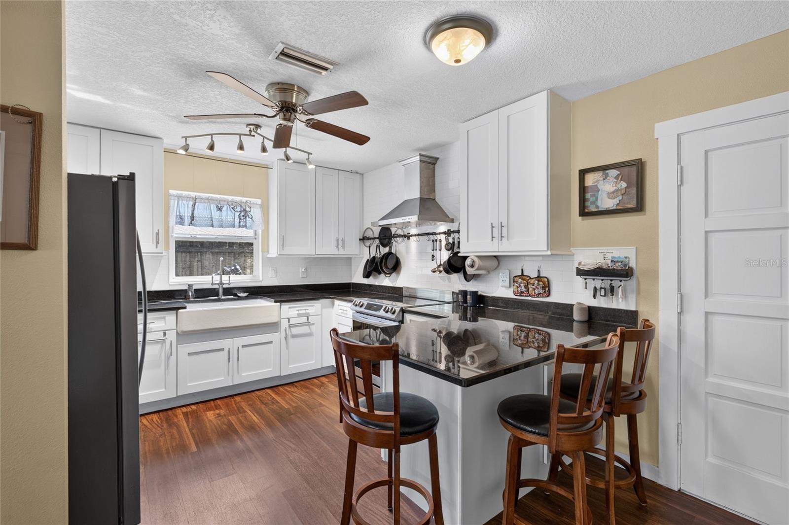 13 FAIRVIEW LN