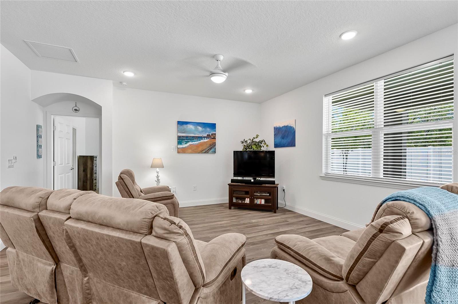 40 OAKLEAF WAY