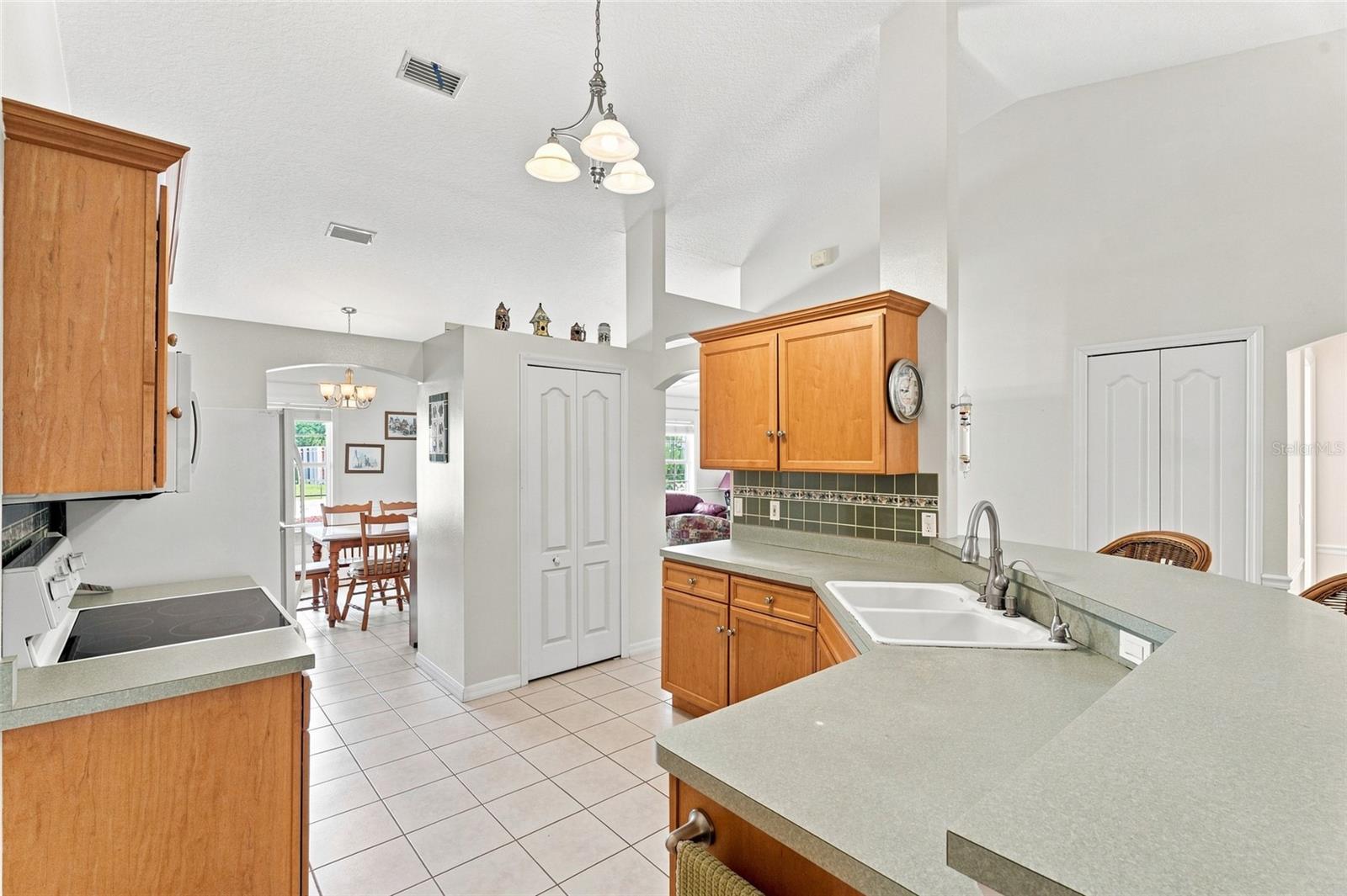 205 S 24TH ST