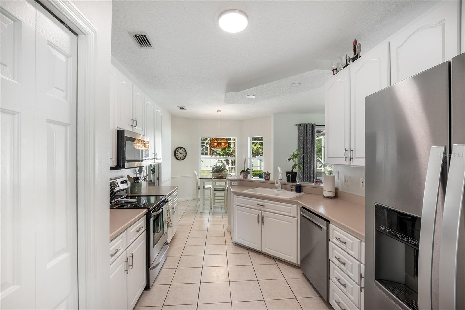 10 WESTMORE LN