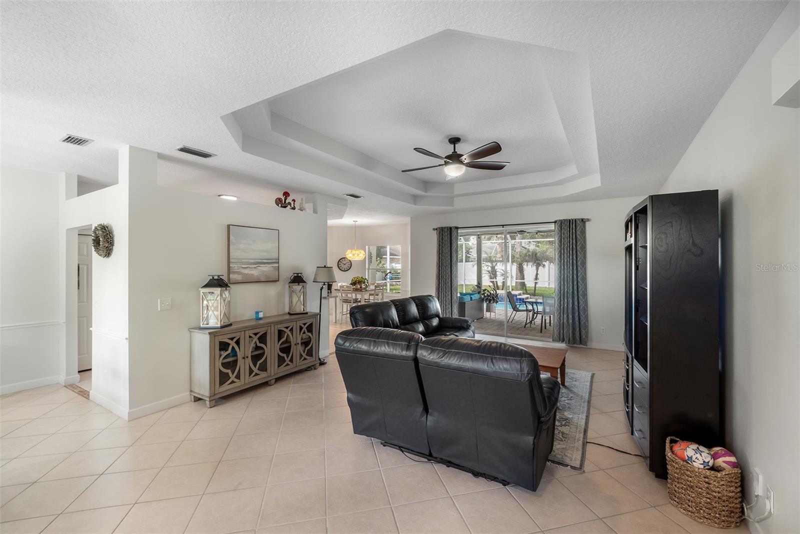 10 WESTMORE LN