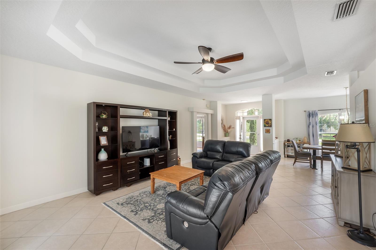 10 WESTMORE LN