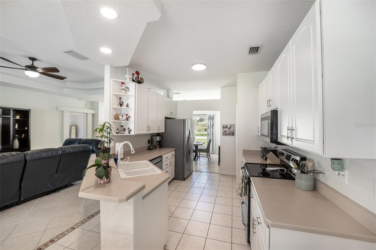 10 WESTMORE LN