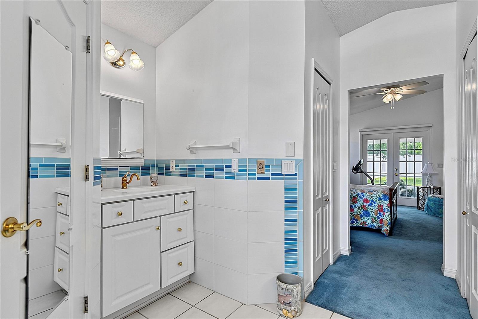 43 FOLSON LN