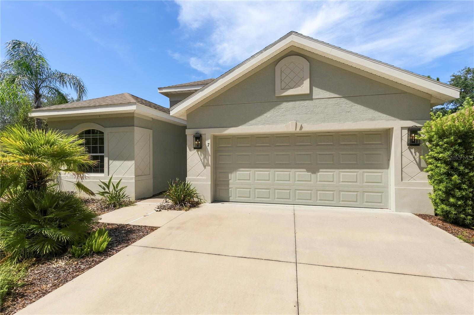 7 OASIS CIR