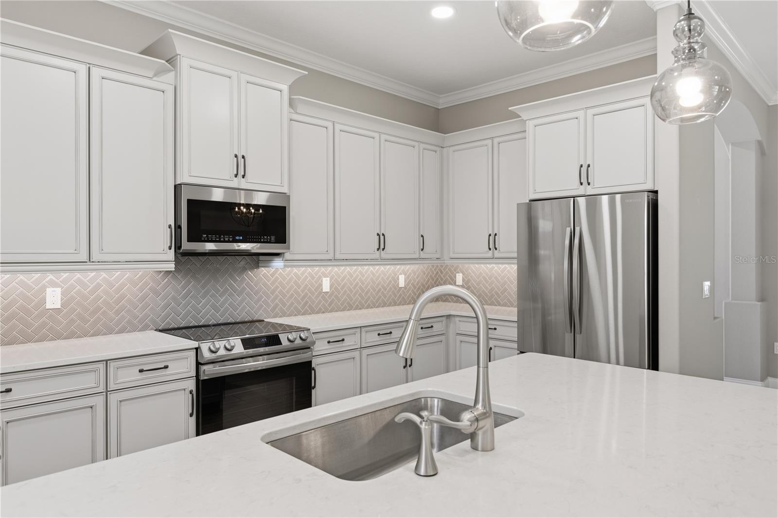 7 OASIS CIR
