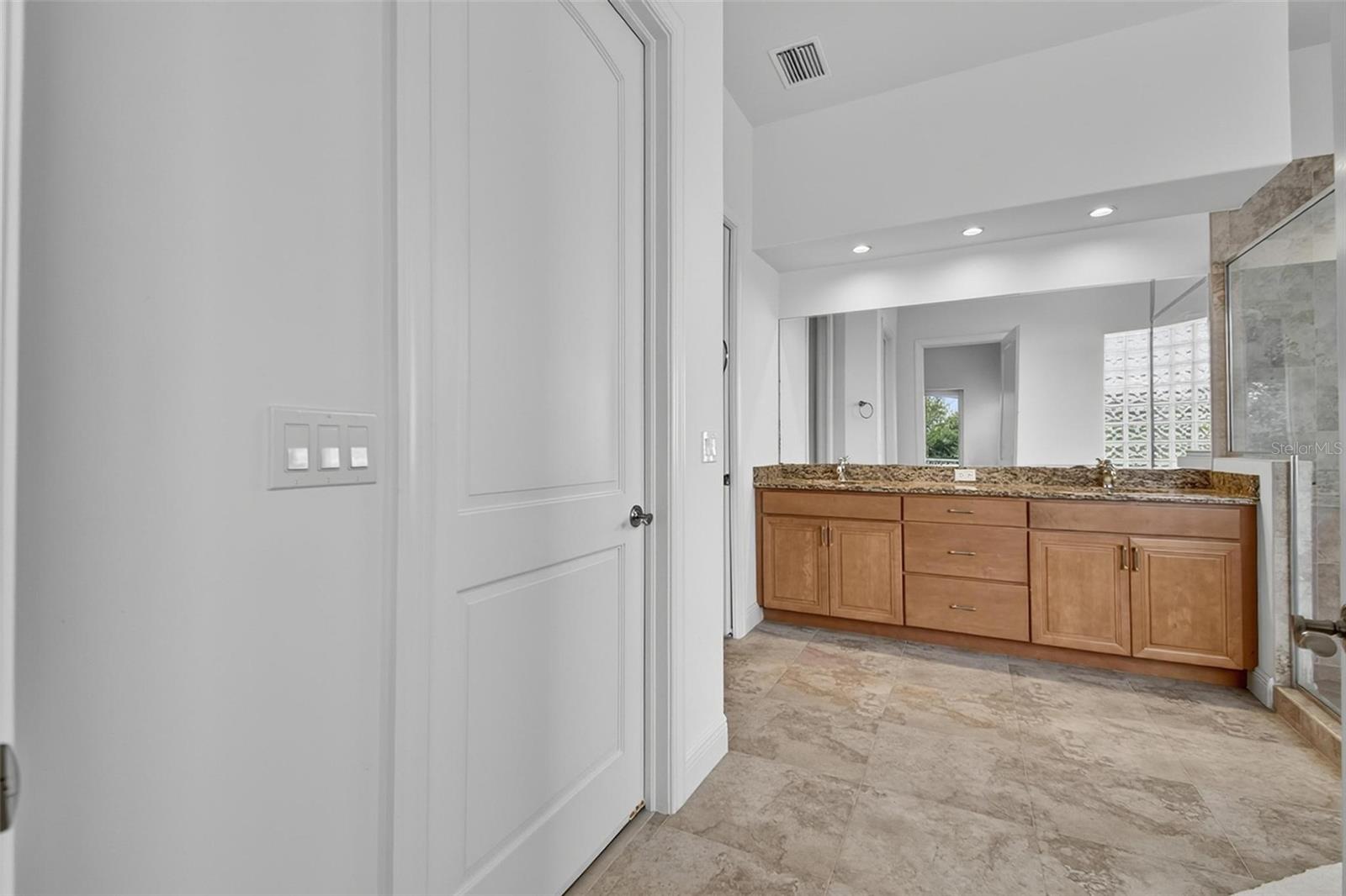 140 AVENUE DE LA MER #1703