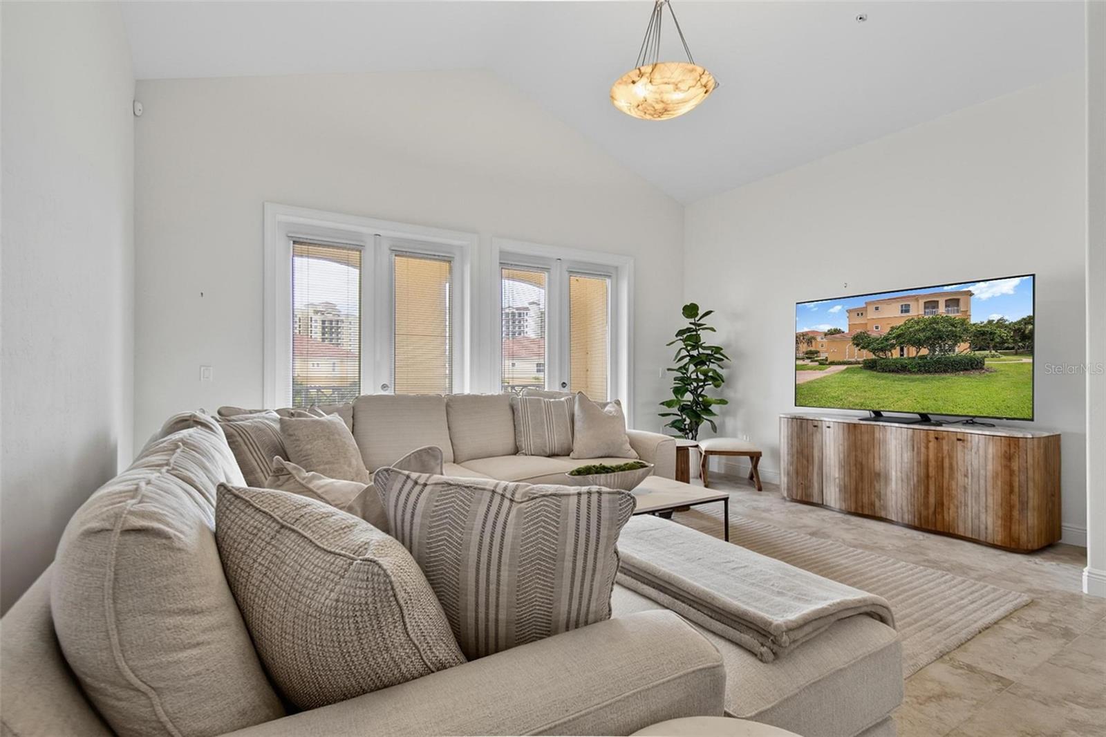 140 AVENUE DE LA MER #1703