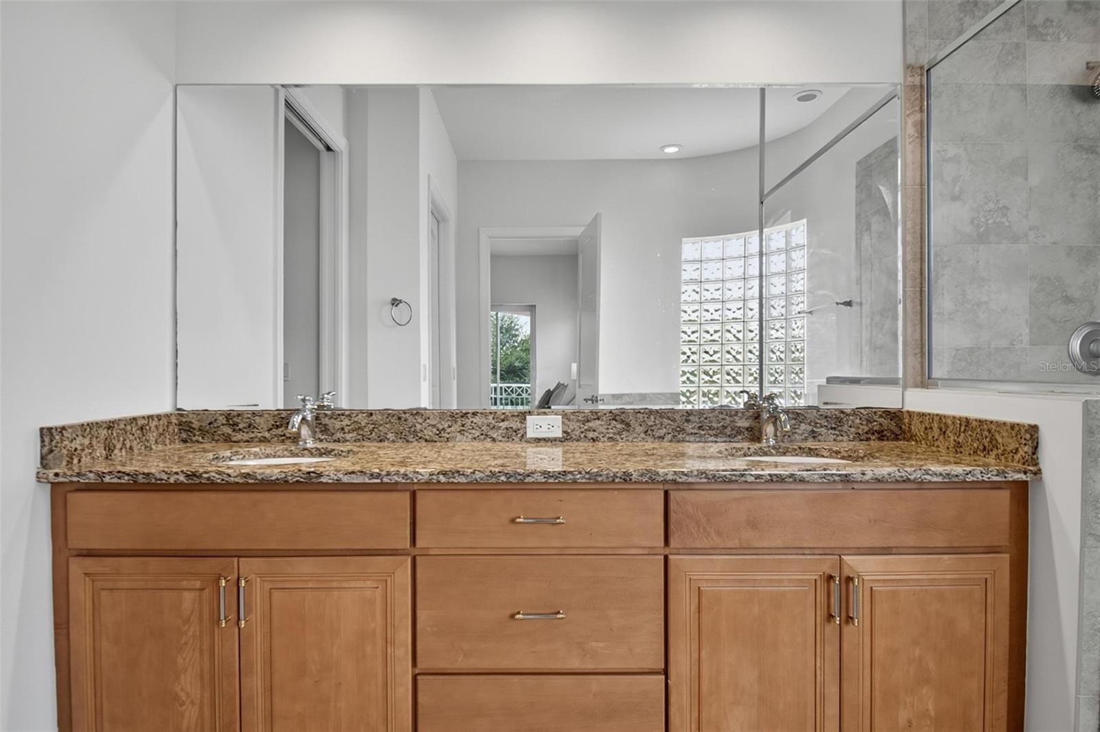140 AVENUE DE LA MER #1703