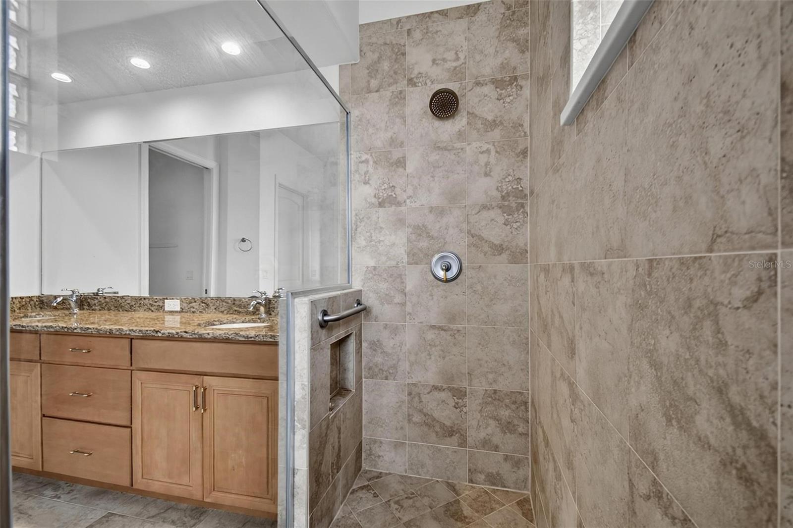 140 AVENUE DE LA MER #1703