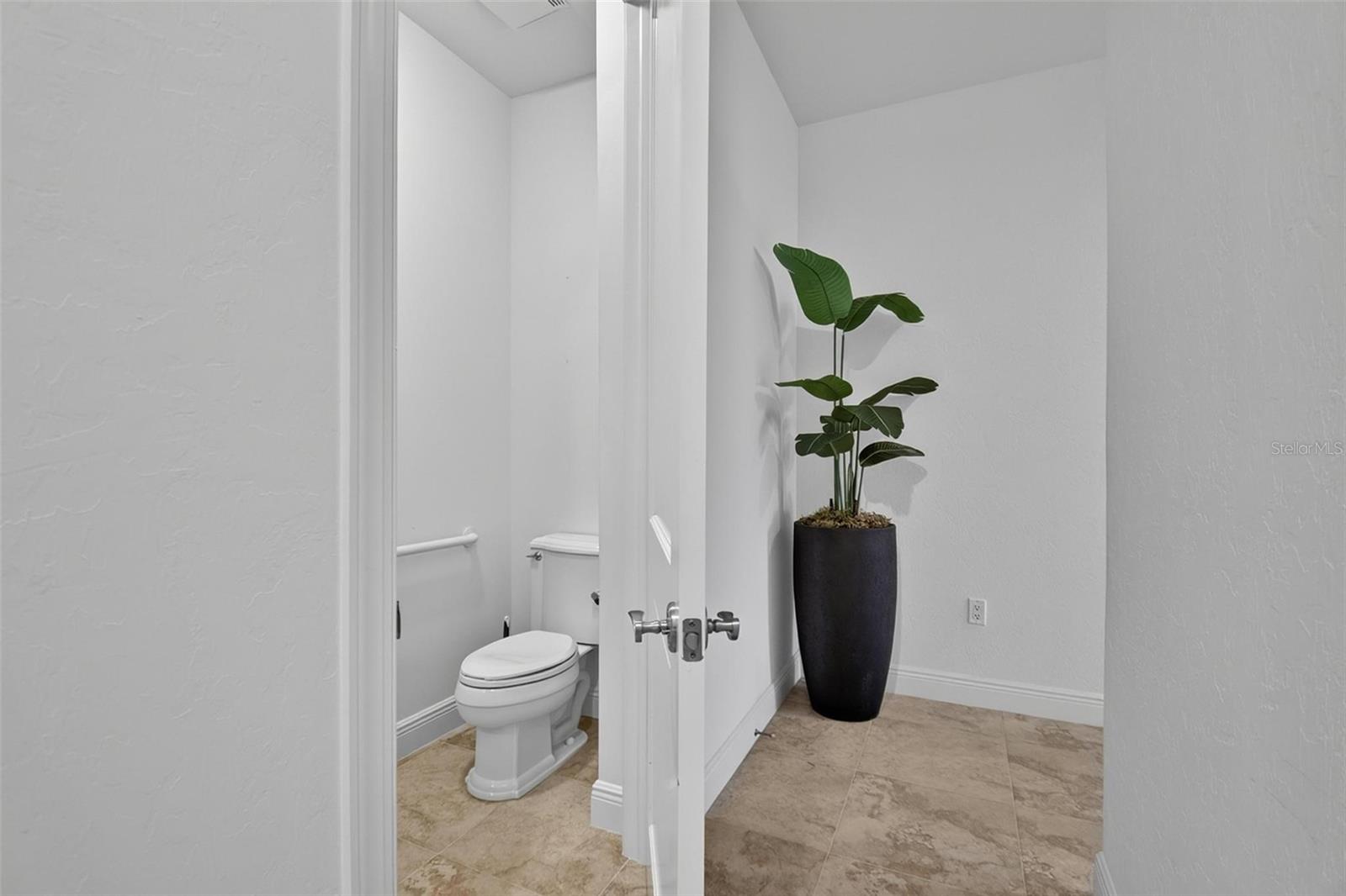 140 AVENUE DE LA MER #1703
