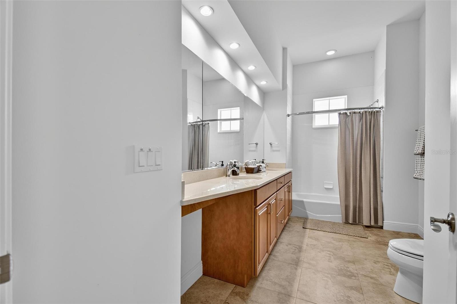 140 AVENUE DE LA MER #1703
