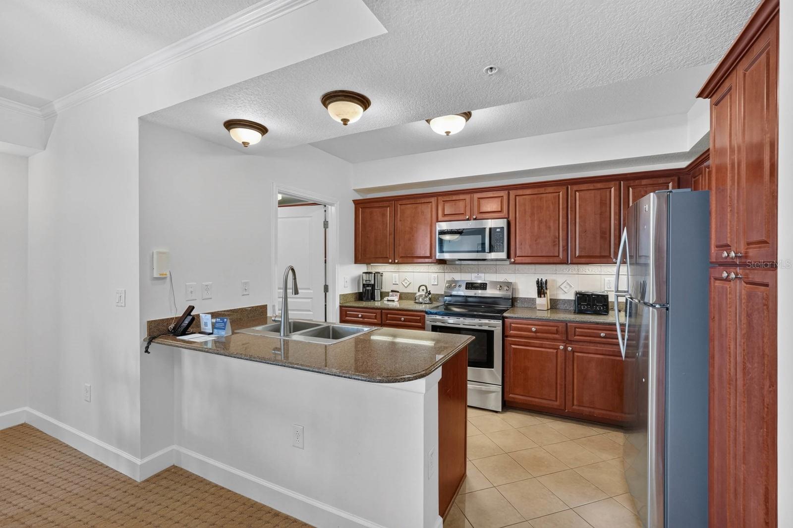 200 OCEAN CREST DR #813