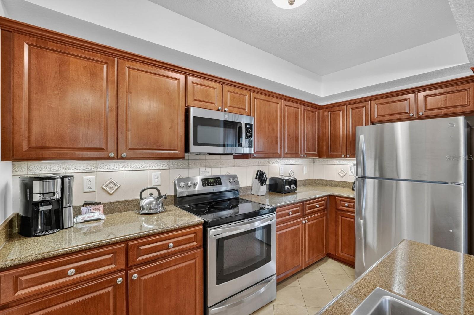 200 OCEAN CREST DR #813