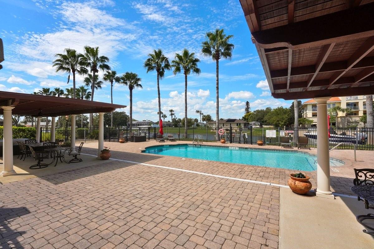 114 CLUB HOUSE DR #305