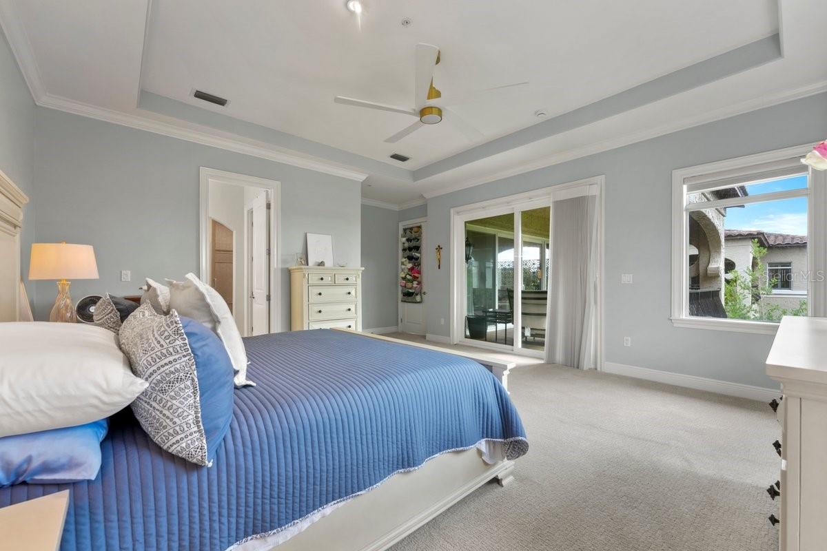 114 CLUB HOUSE DR #305
