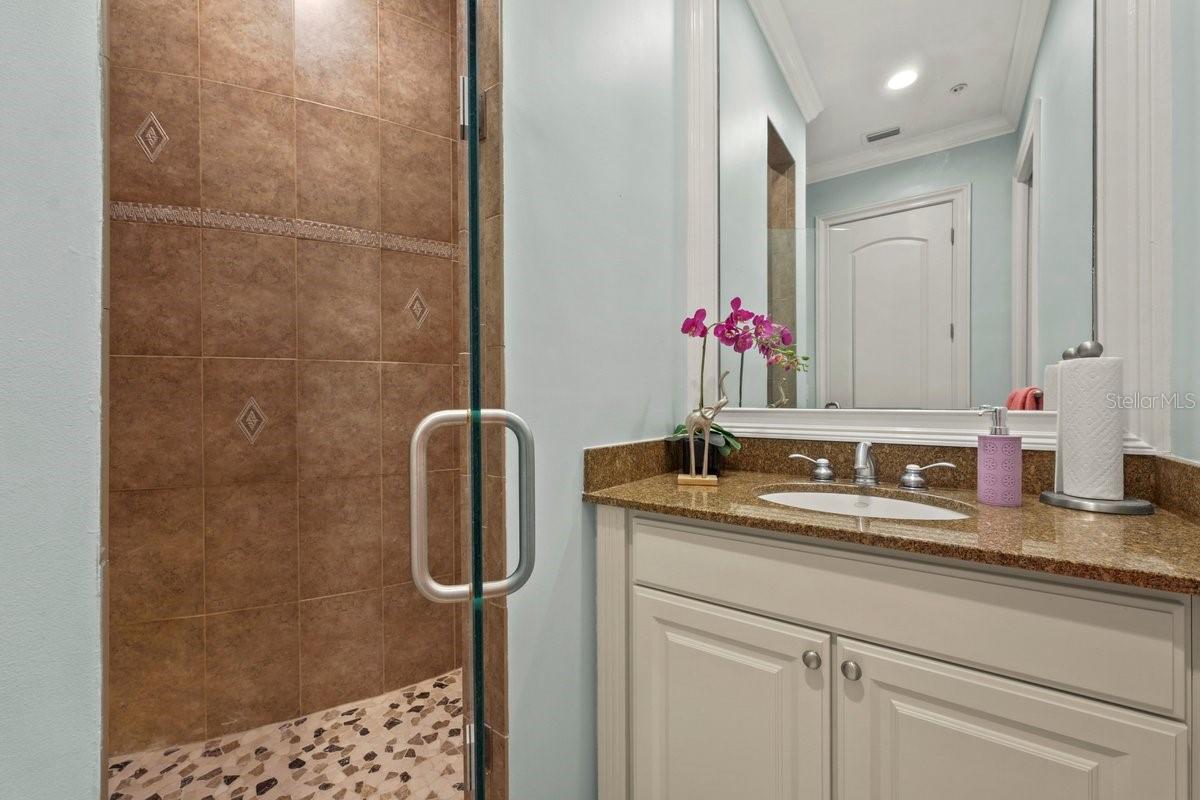 114 CLUB HOUSE DR #305