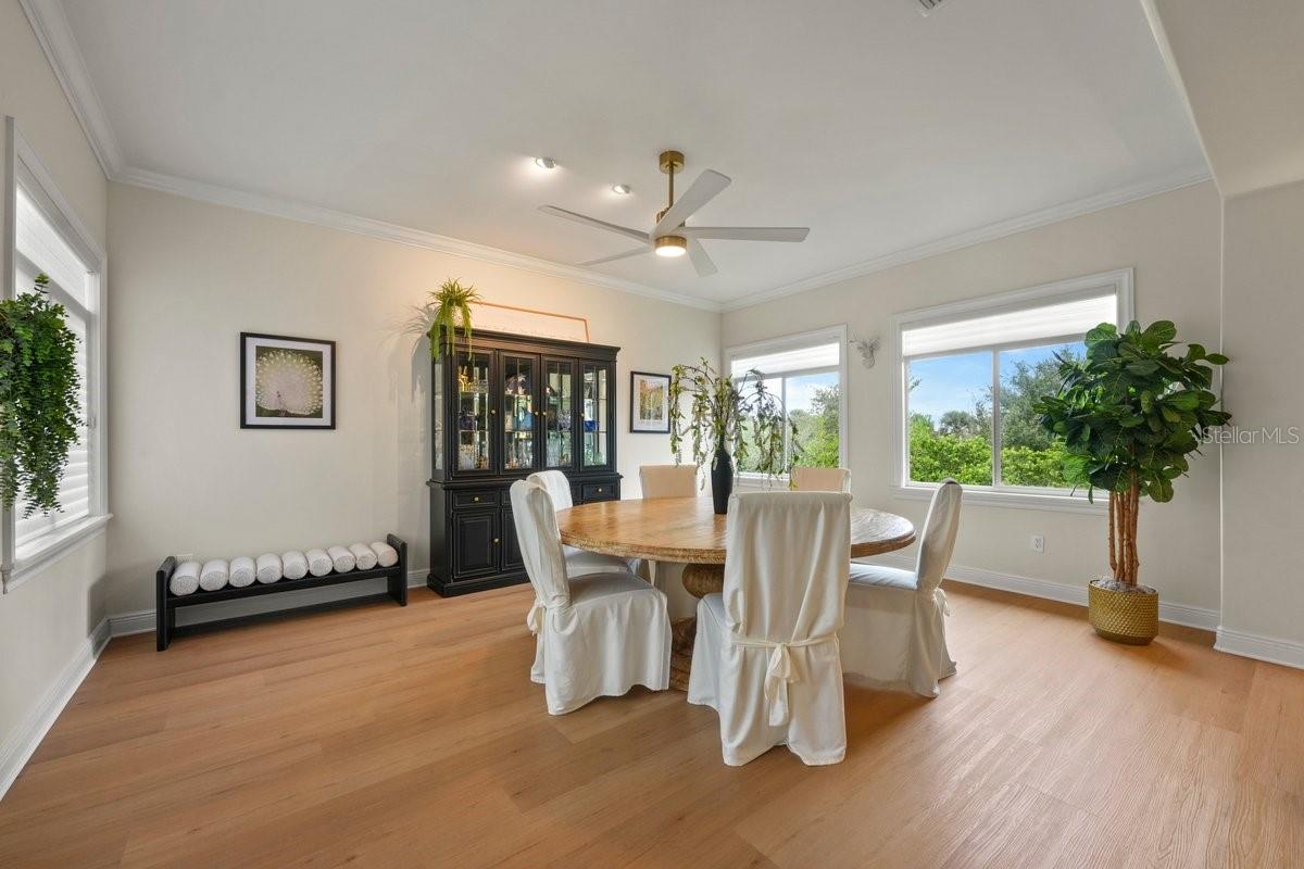 114 CLUB HOUSE DR #305