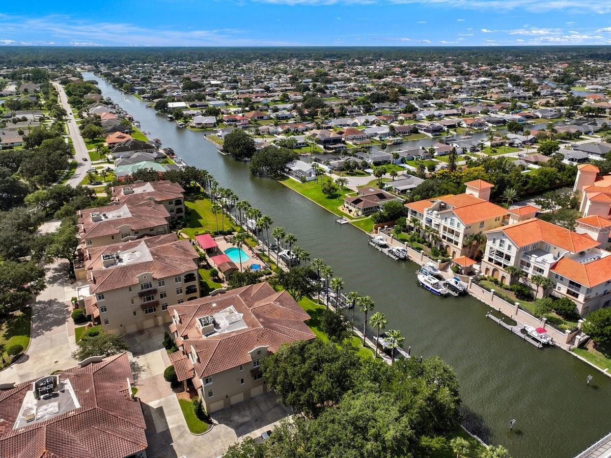 114 CLUB HOUSE DR #305