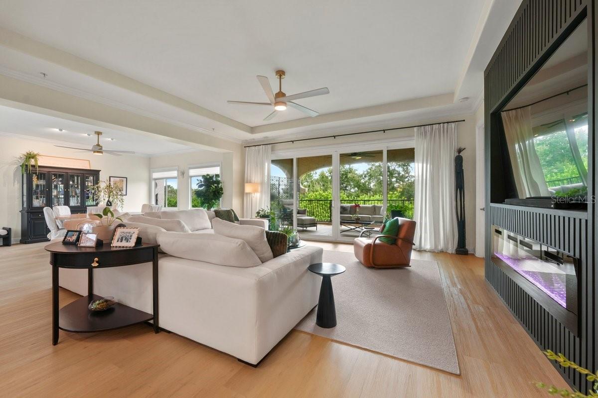 114 CLUB HOUSE DR #305