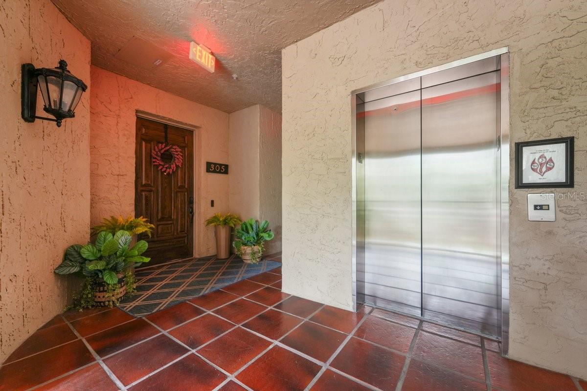 114 CLUB HOUSE DR #305