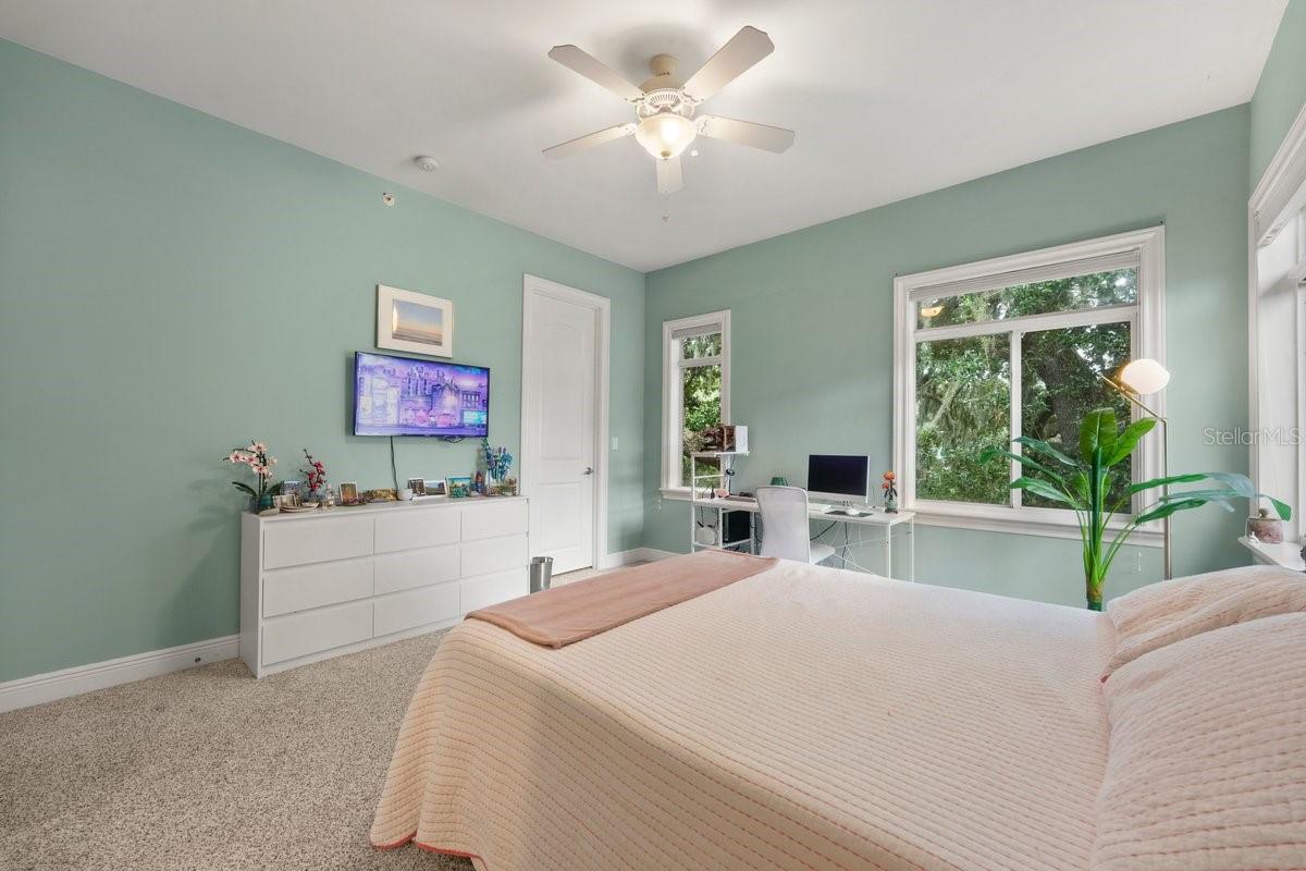 114 CLUB HOUSE DR #305