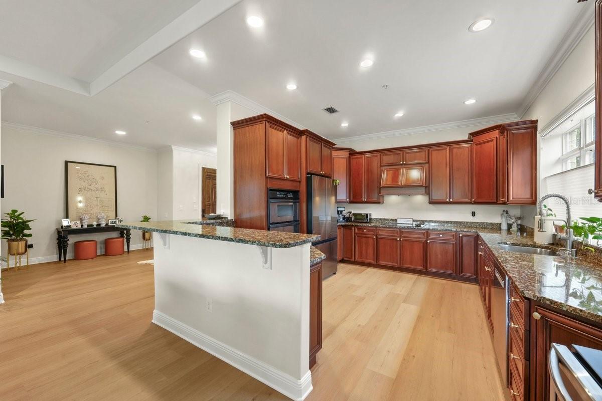 114 CLUB HOUSE DR #305